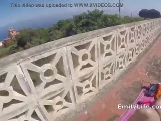 Anala smutsiga video- på den land hus terrace