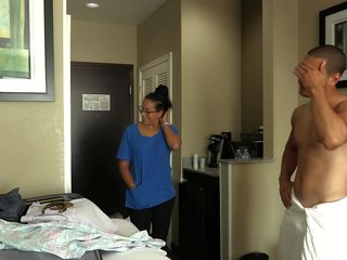 Δωμάτιο service&excl; πρόστυχος λατίνα υπηρέτρια jolla fucks ξενοδοχείο guest και launches ένα mess σε ο room&period;