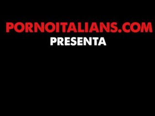 פורנוגרפיה italiano - mora riccia אמא שאני אוהב לדפוק italiana scopata sul divano del סט